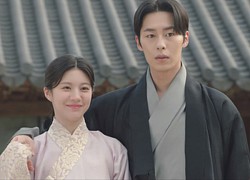 'Hoàn hồn 2' tập 5: Vừa mới có 'cảnh giường chiếu', Lee Jae Wook và Go Yoon Jung đã lập tức nhận ra nhau?