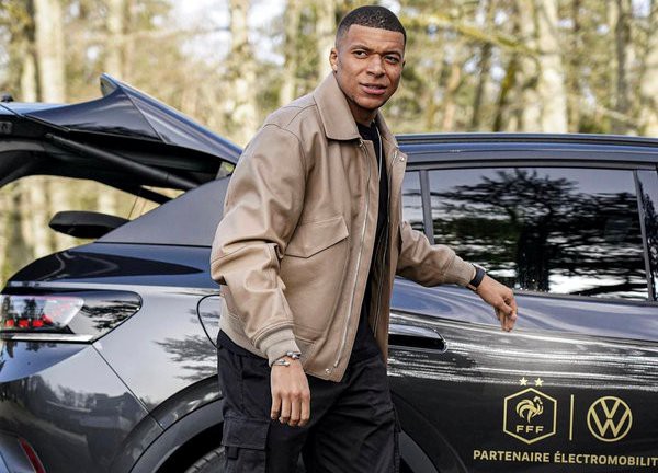 Nguyên tắc của "hoàng tử bé" Mbappe: Không xăm mình và uống đồ có cồn