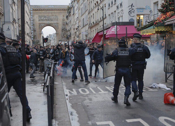 Pháp: Đụng độ giữa cảnh sát và người Kurd ở Paris sau vụ xả súng