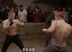 Clip: Tung cú đấm trời giáng, cao thủ MMA hạ knock out võ sĩ đường phố