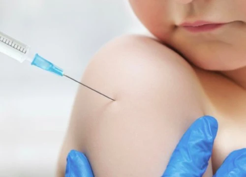 Tiêm vaccine phòng COVID-19 cho trẻ từ 5-11 tuổi từng bước, thận trọng, đặt an toàn lên hàng đầu