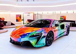 McLaren Artura "hóa" Art Car sắc màu sau khi qua tay nữ nghệ sĩ người Anh