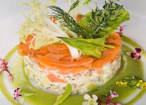 2 cách làm salad cá hồi xông khói mới lạ đơn giản tốt cho sức khỏe