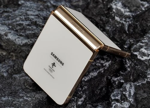 Ảnh thực tế Galaxy Z Flip3 phiên bản Olympics
