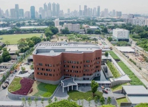 Bắt kẻ quay lén trong nhà vệ sinh nữ của Đại sứ quán Úc tại Thái Lan
