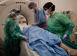 COVID-19 sáng 5/2: Số ca tử vong tăng mạnh trên thế giới; Châu Âu gia hạn chứng chỉ COVID-19