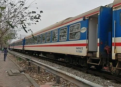 Hà Nội: Mùng 4 Tết, người phụ nữ bế bé gái lao vào đường tàu