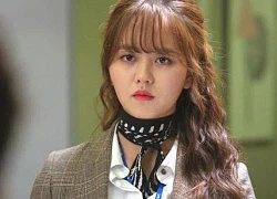 Mẹ chồng bỗng đưa tôi một cái hộp nhỏ, dặn khi nào bà về quê thì mở ra, thứ bên trong khiến tôi rơi nước mắt