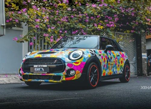 Mini Cooper S Convertible diện "bộ cánh" hoa cúc sặc sỡ ở Sài Gòn