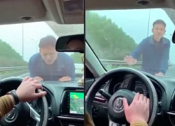 Người đàn ông lao ra giữa cao tốc chặn đầu ô tô, biểu hiện khiến người trên xe hoảng sợ
