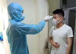 Bác sĩ &#8220;mách&#8221; tất tần tật các triệu chứng của F0 và cách xử lý