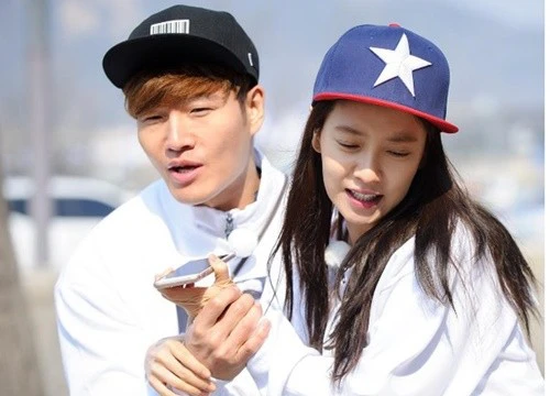 Xem hậu trường cưới "tình bể bình" của Kim Jong Kook - Song Ji Hyo, ai mà tin chỉ là diễn xuất!