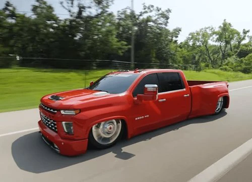 Chevrolet Silverado 3500 HD độ gầm "lết đất" nhưng vẫn thực dụng