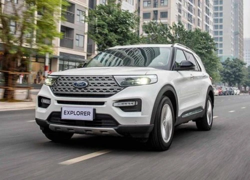 Khách mua Ford Explorer phải chi thêm 300 trăm triệu để được lấy xe sớm