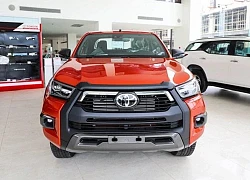 Khách mua Toyota Hilux tại Việt Nam phải chờ đến giữa năm 2022