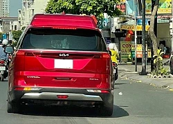 KIA Carnival 2022 phiên bản &#8216;lạ&#8217; lăn bánh tại Việt Nam