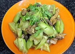 Lòng gà xào mướp ngon "tuyệt cú mèo"