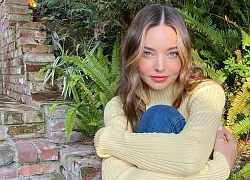 Miranda Kerr 39 tuổi có nhiều cách mặc áo len mỏng trẻ trung, hợp mùa xuân