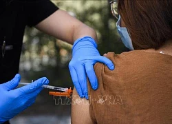 Mỹ xem xét kéo dài khoảng cách giữa hai mũi vaccine ngừa COVID-19 cơ bản