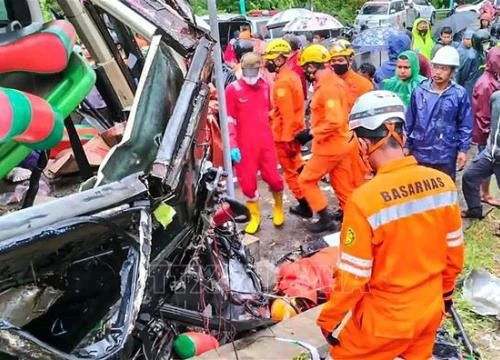 Tai nạn giao thông nghiêm trọng tại Indonesia khiến ít nhất 13 người thiệt mạng