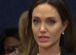 Angelina Jolie đeo nhẫn ở ngón áp út và bật khóc nức nở, chuyện gì đây?