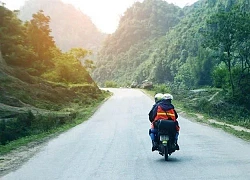 Bị "phượt thủ" chặn đầu xe, xông vào cabin hành hung, tài xế nhấn chân ga lao thẳng vào đám đông gây náo loạn