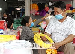 Cả làng làm khăn xếp ở Nam Định-tự hào được chọn làm khăn xếp cho các nguyên thủ quốc gia dịp APEC