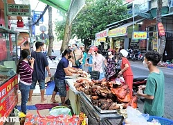 Cá lóc nướng, heo quay "đắt như tôm tươi" ngày vía Thần Tài