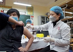 Chiều 11/2: Cả nước đã tiêm gần 185 triệu liều vaccine phòng COVID-19; 53 tỉnh, thành bao phủ mũi 2 trên 90%