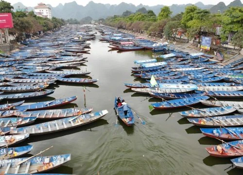 Hà Nội: Chùa Hương bất ngờ mở cửa đón du khách