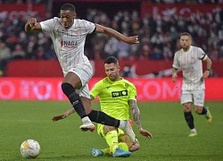 Martial giúp Sevilla áp sát ngôi đầu La Liga