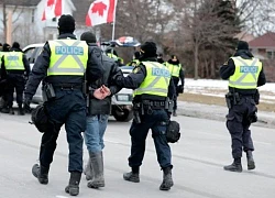 Cây cầu huyết mạch kinh tế nối biên giới Mỹ-Canada thông thương trở lại