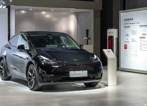 Tesla cắt bỏ thiết bị ở thước lái, hàng chục nghìn xe ảnh hưởng