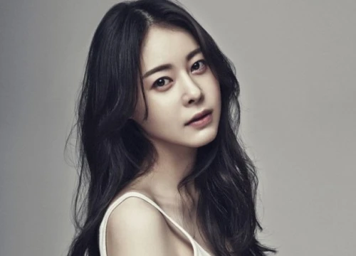 "Tiểu Kim Tae Hee" bị gọi tên giữa lùm xùm 2 nữ idol nghi làm tiểu tam, chuyện gì đây?