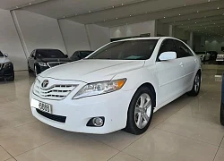 Toyota Camry 13 năm tuổi vẫn có giá bán gần 1 tỷ đồng nhờ tấm biển tứ quý &#8216;6666&#8242;