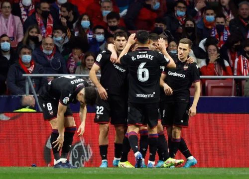 Atletico Madrid thua đội bét bảng La Liga