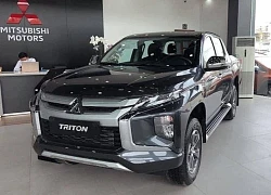 Mitsubishi Triton cạnh tranh quyết liệt Ford Ranger