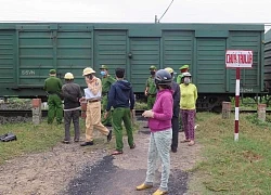 Bất cẩn khi qua đường sắt, người đàn ông bị tàu hỏa kéo lê hơn 100m