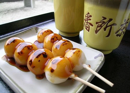 Cách làm bánh trôi nướng Mitarashi Dango, Nhật Bản