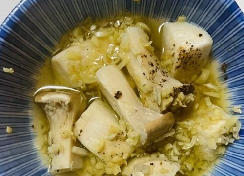Cách làm Nấm ᵭùi gà hấp sả thơm ngon, hấp dẫn cực đơn giản - Ẩm thực - Việt Giải Trí