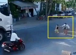 Clip: Người đàn ông túm áo, cứu bé trai thoát khỏi tay "thần chết"