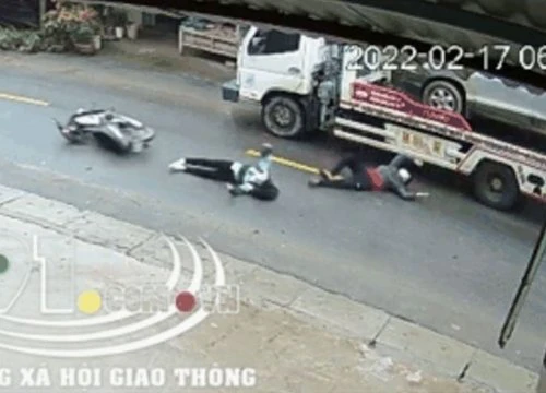 Clip: Phóng nhanh, nữ sinh đi xe máy tông trúng người đàn ông trên phố