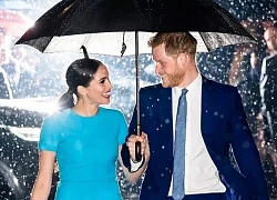 Meghan ứng xử kém duyên ngay giữa chốn đông người khiến Harry bị chê cười