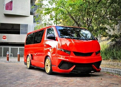 Toyota HiAce độ phong cách Lamborghini, dùng động cơ V12 600 mã lực