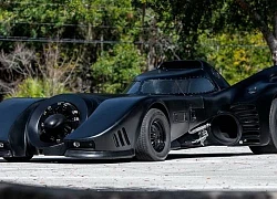 Đấu giá siêu xe Batmobile kèm &#8220;siêu anh hùng&#8221; Batman ngồi ghế khách