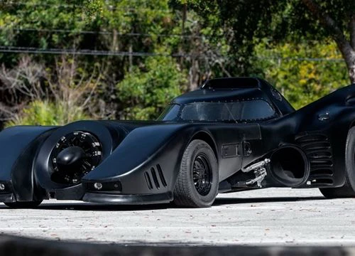 Đấu giá siêu xe Batmobile kèm "siêu anh hùng" Batman ngồi ghế khách