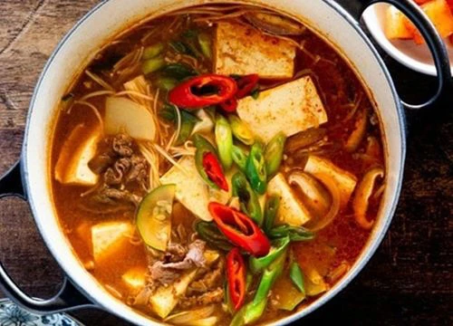 Món ngon cuối tuần: Canh tương đậu Hàn Quốc nóng hổi cho ngày lạnh