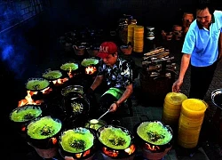 Về An Giang, viếng chùa Bánh Xèo thưởng thức bánh xèo "chùa"