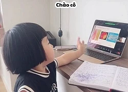 Bé gái mải mê học bài, dù bị mắng vẫn nhất quyết không rời bàn học, ngó qua quyển vở mà "sang chấn tâm lý"