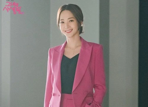 Gọi Park Min Young là "thánh nữ công sở" vì 3 phim liên tiếp đều chung 1 style, mãi không thấy đổi